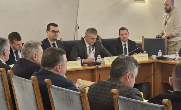 Комисията по транспорт и съобщения към Народното събрание прие днес
