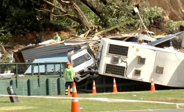 Властите в Нова Зеландия съобщиха в събота че продължават работата