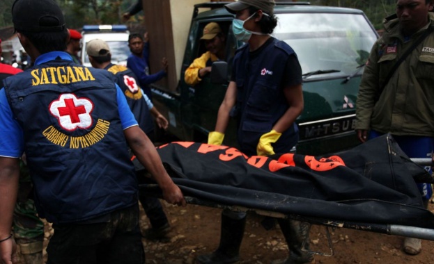 Седем души са загинали а 82 са в неизвестност след