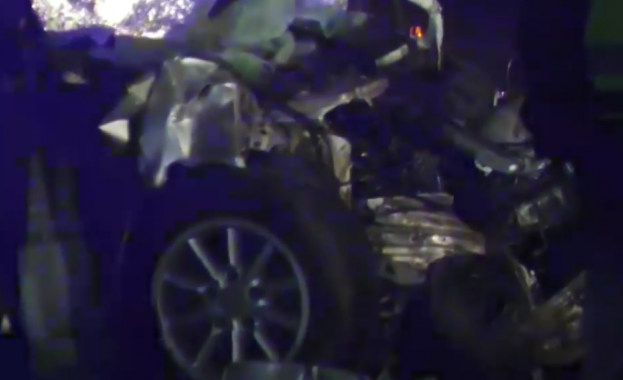 Дмава души загинаха при тежка катастрофа на главния път Бургас