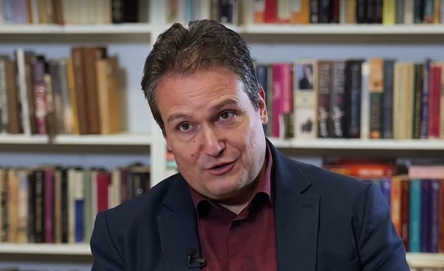 170 години след създаването на първото българско читалище страната вече