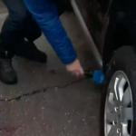 Мъж в София спа под колата си, за да пази регистрационните си номера