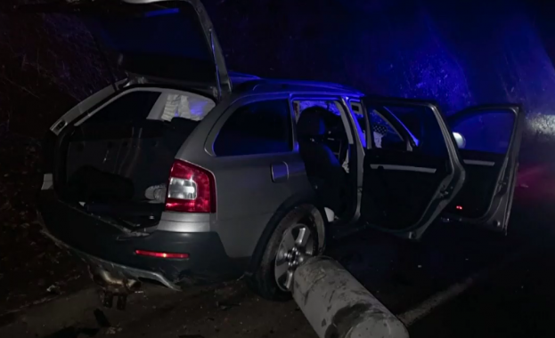 Дете загина при тежък пътен инцидент с камион и лек