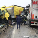 Тежка катастрофа между три тира и кола край Видин, един от шофьорите загина