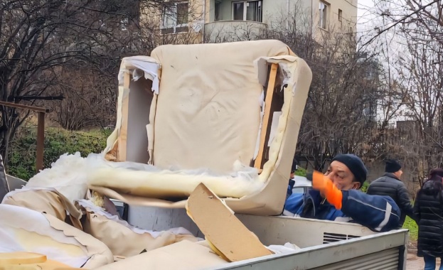 Столичната община продължава последователната работа по сметосъбирането и почистването в