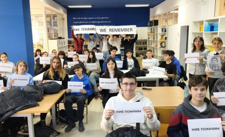 Център Алеф и бургаски ученици се включиха в международната инициатива НИЕ ПОМНИМ в памет на жертвите на Холокоста