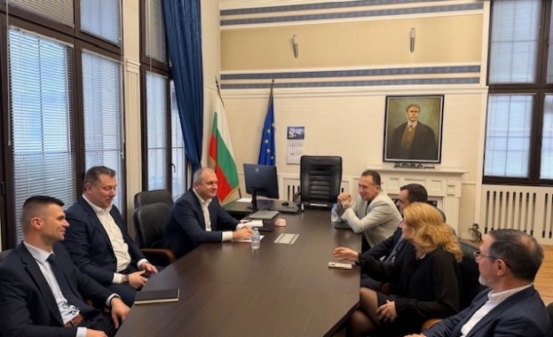 Министърът на електронното управление Валентин Мундров проведе работна среща с