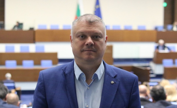 Адмирирам че президентът Илияна Йотова не претупва процедурата и ще