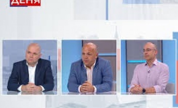 За политическото противопоставяне