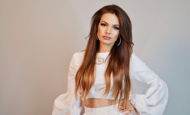 Победителят в Евровизия 2011 Eldar от Азербайджан представителите на Малта