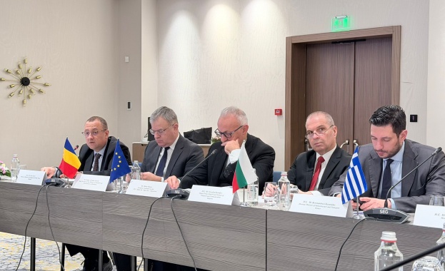 Министърът участва в първата среща за сътрудничество за коридора Черно