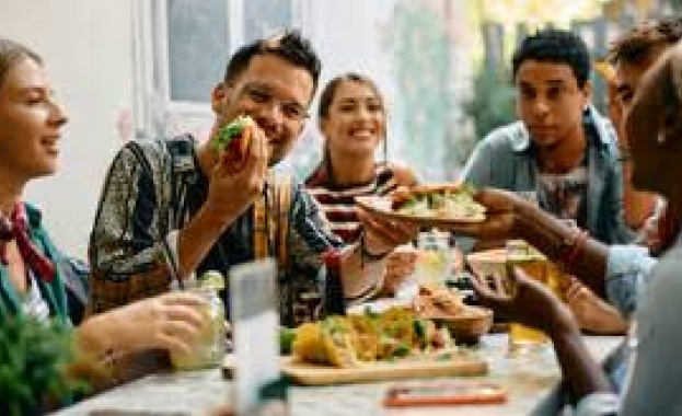 В Бургас собственик на семеен ресторант въвежда нестандартна инициатива с