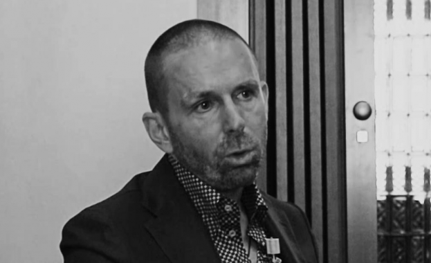 Александър Михов първи братовчед по бащина линия на Мартин Божанов