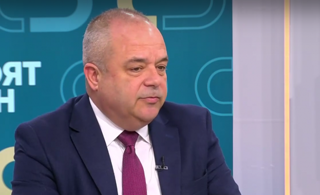 Към момента много ограничен кръг от хора във висшия военен