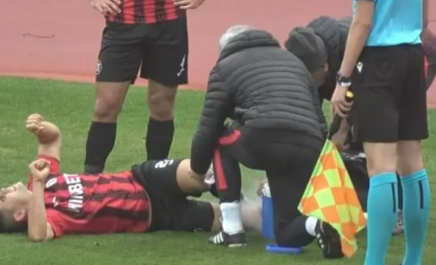 Футболистът на Локомотив Пловдив Енцо Еспиноса премина днес през изследване