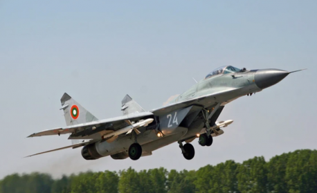 ВВС: Изтребители МиГ-29 са ескортирали успешно пътническия самолет за Виена до летището в София