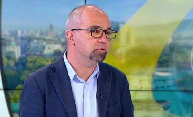 Във времето за политически анализи и коментари гости в БНТ