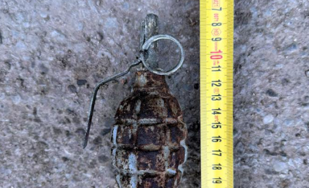 Специализиран екип от 78 ми батальон за осигуряване под ръководството