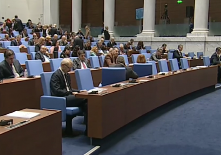 Пак скандали в парламента за ограничаването на изборните секции в чужбина