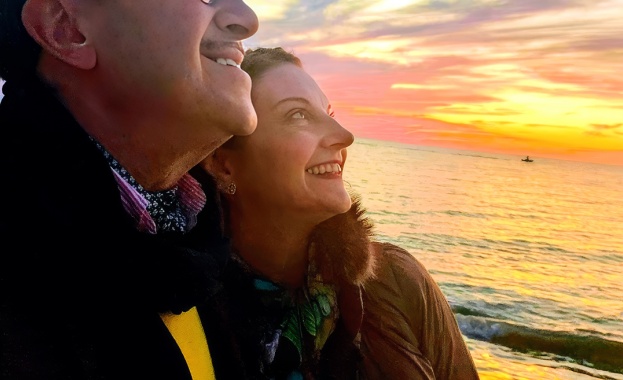 Максим Бехар и съпругата му Венета заминават на 12 февруари