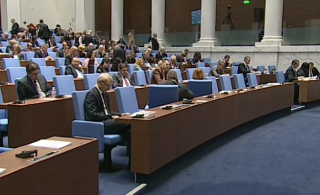 Окончателно парламентът гласува промените в Изборния кодекс след изненадващото предложение