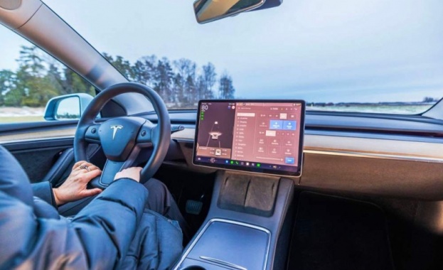 Тийнейджър шофьор натиска педала очаквайки леко тръгване а се изстрелва