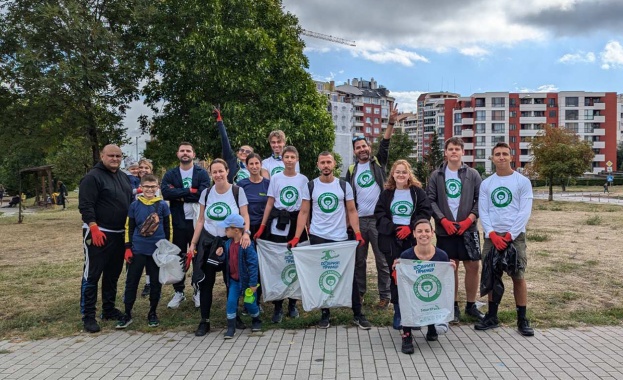 Доброволци от екипа на Yettel
Анита Николова експерт Корпоративни комуникации в