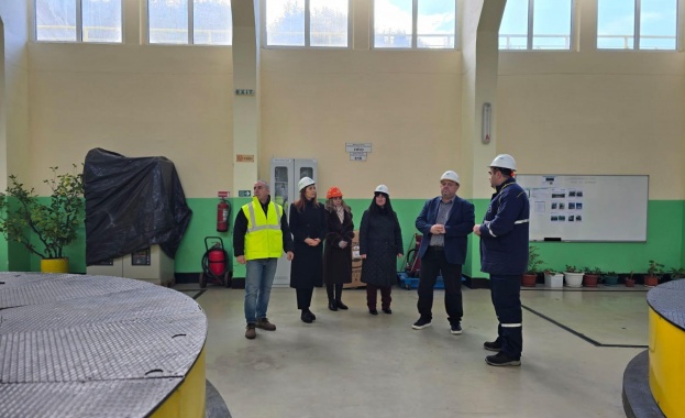 Вицепремиерът в оставка инспектира язовир Тополница Заместник министър председателят в