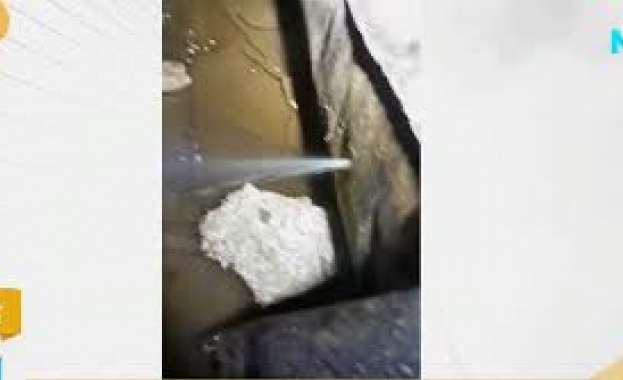 Тръба на Топлофикация изригва в мазето на блок в столичния