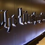 Главният изпълнителен директор на вестник "Вашингтон пост" Уил Луис обяви, че подава оставка