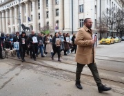 За справедливост и законодателни промени: Близки на загинали при катастрофи протестират в София