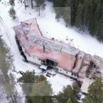 Вижте снимки на опожарената хижа "Петрохан" след тройното убийство 