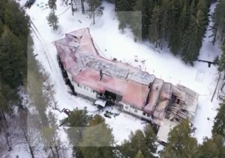 Вижте снимки на опожарената хижа "Петрохан" след тройното убийство 