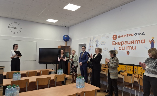 Електрохолд оборудва пети учебен кабинет по електротехника в Професионалната гимназия