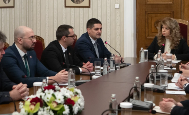 Консултациите за назначаване на служебно правителство не са място за