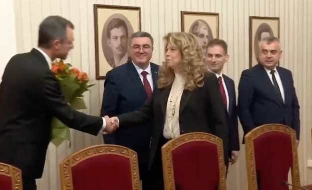 Президентът Илияна Йотова продължава с консултациите с парламентарните групи в