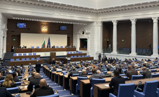 Депутатите изслушват на открито заседание министъра на околната среда и