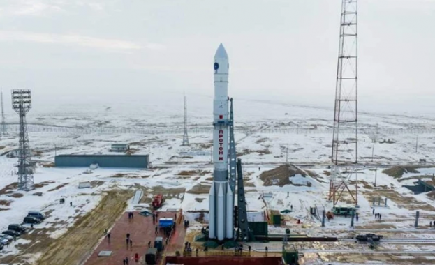 Ракета носител Протон М носеща горния блок ДМ 03 и