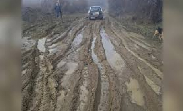 В невестинското село Рашка Гращица жителите трудно стигат до домовете