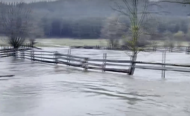Проливните дъждове в неделя предизвикаха проблеми на места в Южна