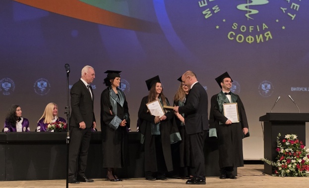 Пълните отличници на випуск 2025 от Медицинския университет София който