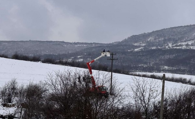 Обилните снеговалежи и силният на моменти ураганен вятър в Североизточна