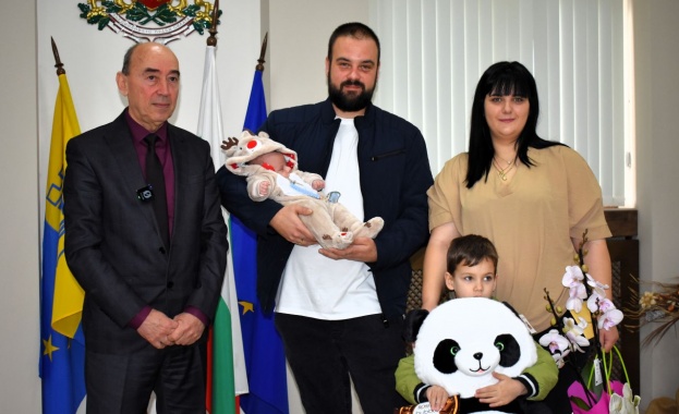 Даниел се роди на 5 ти януари Даниел първото бебе