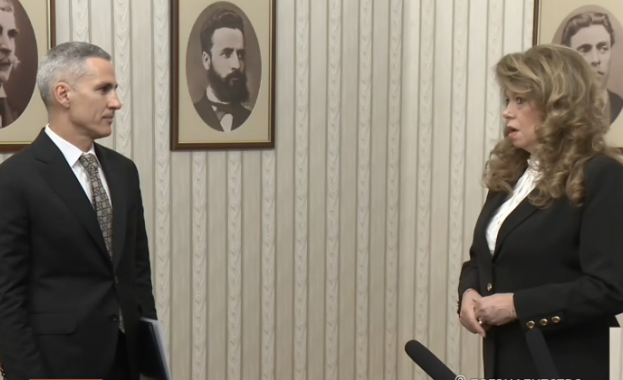 Андрей Гюров представи правителството си  /списък/