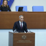 Премиерът Андрей Гюров свиква среща с министри заради сметките за ток и цената на водата