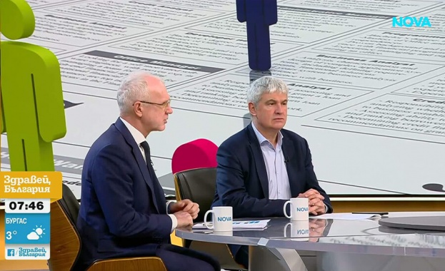 Разликата между заплатите в частния и в държавния сектор продължава