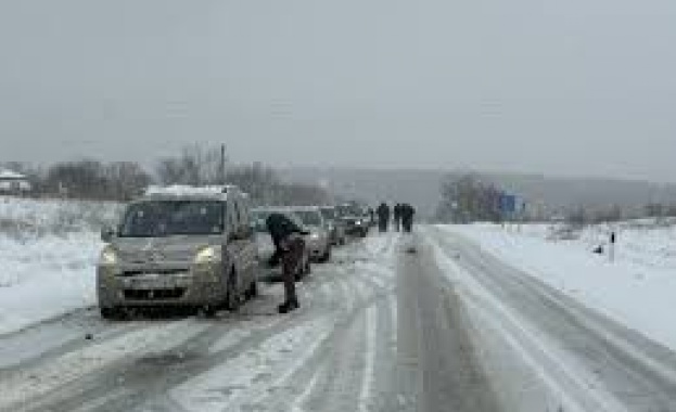 Катастрофа блокира участък от пътя София Варна Произшествието е станало