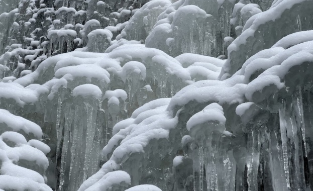 Леденото лице на водопадите през зимата