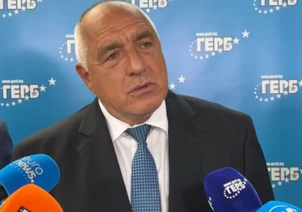 Борисов събра близо 1000 кметове в Стара Загора: Кабинетът "Гюров" е на ПП-ДБ, АПС и Радев, няма разлом в ГЕРБ