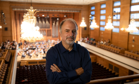 Mинистърът на културата маестро Найден Тодоров проявява активна ангажираност към проблемите на сценичните изкуства